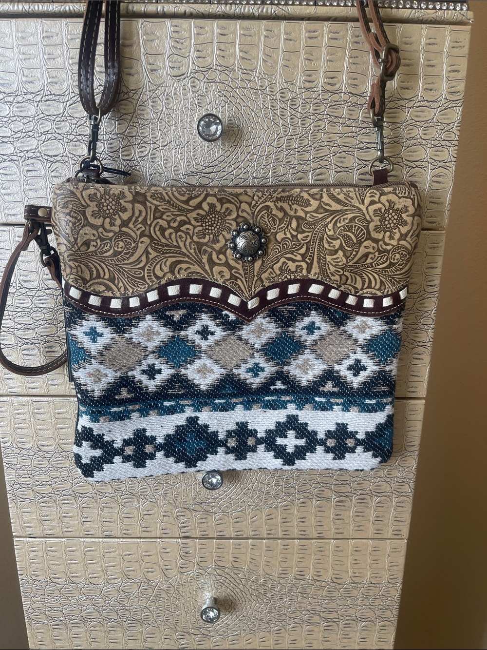 Tincture Small & Crossbody Bag